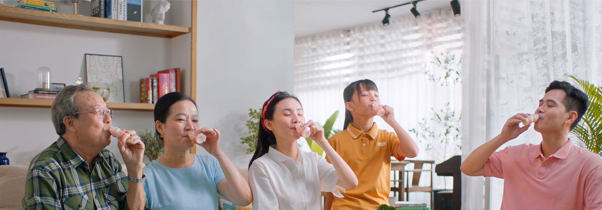 Sức khỏe cho cả gia đình cùng Yakult